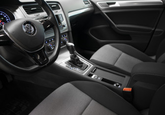 Подержанный автомобиль Volkswagen Golf Hatchback 2013 года (7 фото)