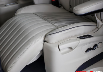 Подержанный автомобиль Voyah Dream 2023 года (17 фото)