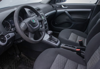 Подержанный автомобиль Skoda Octavia Liftback 2011 года (10 фото)