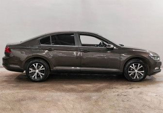 Подержанный автомобиль Volkswagen Passat Sedan 2015 года (4 фото)
