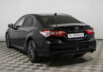 Подержанный автомобиль Toyota Camry Sedan 2018 года (7 фото)