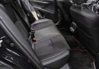 Подержанный автомобиль Toyota Camry Sedan 2024 года (12 фото)