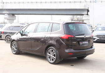 Подержанный автомобиль Opel Zafira Compactvan 2013 года (7 фото)