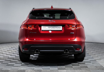 Подержанный автомобиль Jaguar F-Pace 2016 года (6 фото)