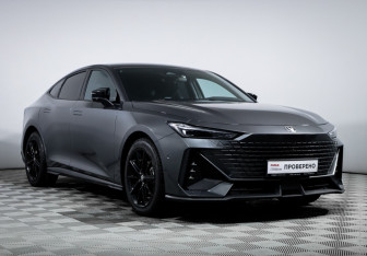 Подержанный автомобиль Changan UNI-V 2023 года (3 фото)