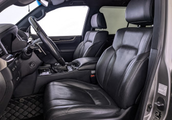 Подержанный автомобиль Lexus LX 2019 года (20 фото)