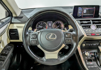 Подержанный автомобиль Lexus NX 2021 года (20 фото)