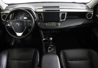 Подержанный автомобиль Toyota RAV4 2015 года (6 фото)