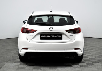 Подержанный автомобиль Mazda 3 Hatchback 2016 года (6 фото)