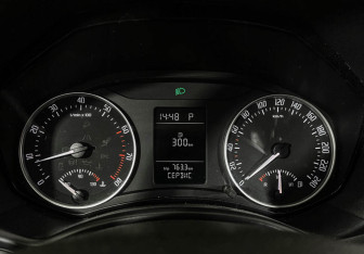 Подержанный автомобиль Skoda Octavia Liftback 2013 года (11 фото)