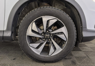 Подержанный автомобиль Honda CR-V 2015 года (12 фото)