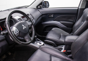 Подержанный автомобиль Mitsubishi Outlander 2008 года (10 фото)
