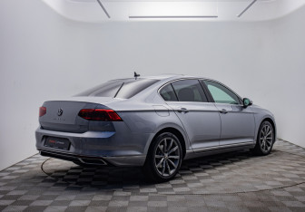 Подержанный автомобиль Volkswagen Passat Sedan 2020 года (5 фото)