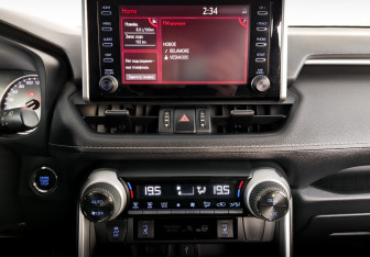 Подержанный автомобиль Toyota RAV4 2021 года (15 фото)