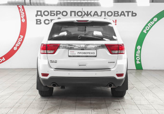 Подержанный автомобиль Jeep Grand Cherokee 2012 года (5 фото)