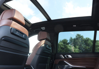 Подержанный автомобиль BMW X7 2020 года (32 фото)