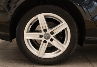 Подержанный автомобиль Audi A3 Sedan 2016 года (22 фото)