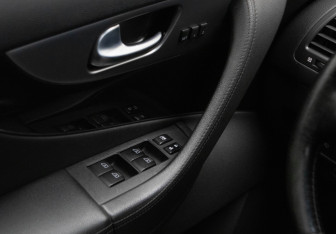 Подержанный автомобиль Infiniti FX 2012 года (15 фото)