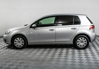 Подержанный автомобиль Volkswagen Golf Hatchback 2011 года (8 фото)