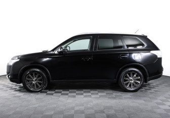 Подержанный автомобиль Mitsubishi Outlander 2014 года (8 фото)