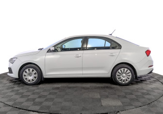 Подержанный автомобиль Skoda Rapid Liftback 2021 года (8 фото)