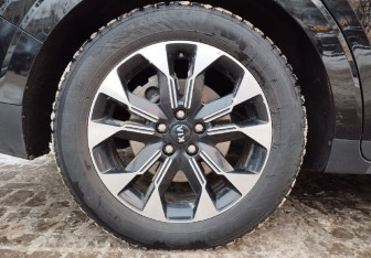 Подержанный автомобиль Kia Carnival 2020 года (16 фото)