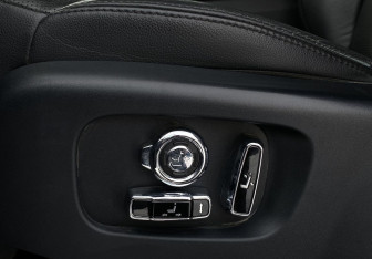 Подержанный автомобиль Land Rover Discovery 2017 года (25 фото)