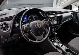 Подержанный автомобиль Toyota Corolla Sedan 2016 года (9 фото)