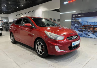 Подержанный автомобиль Hyundai Solaris Sedan 2011 года (3 фото)