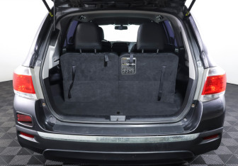 Подержанный автомобиль Toyota Highlander 2011 года (9 фото)