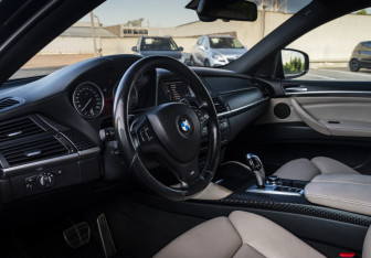Подержанный автомобиль BMW X6 2013 года (9 фото)