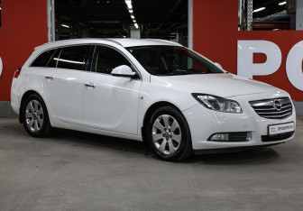 Подержанный автомобиль Opel Insignia Wagon 2011 года (3 фото)