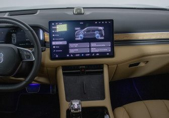 Подержанный автомобиль AITO M7 2023 года (13 фото)