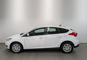 Подержанный автомобиль Ford Focus Hatchback 2019 года (8 фото)