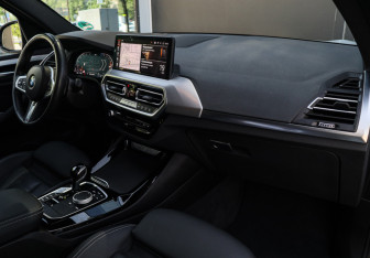 Подержанный автомобиль BMW X3 2023 года (7 фото)