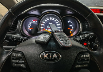 Подержанный автомобиль Kia Ceed Hatchback 2013 года (19 фото)