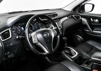 Подержанный автомобиль Nissan Qashqai 2016 года (9 фото)