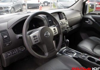 Подержанный автомобиль Nissan Pathfinder 2011 года (10 фото)