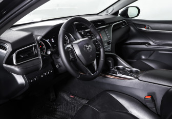 Подержанный автомобиль Toyota Camry Sedan 2019 года (15 фото)
