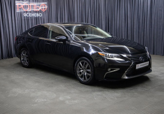Подержанный автомобиль Lexus ES 2018 года (3 фото)