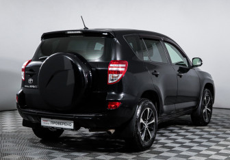 Подержанный автомобиль Toyota RAV4 2010 года (5 фото)