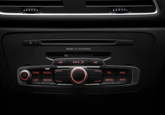 Подержанный автомобиль Audi Q3 2012 года (19 фото)