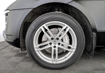 Подержанный автомобиль Porsche Macan 2015 года (18 фото)