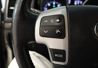 Подержанный автомобиль Toyota Land Cruiser Suv 2014 года (14 фото)
