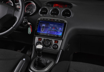 Подержанный автомобиль Peugeot 408 2012 года (14 фото)