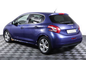 Подержанный автомобиль Peugeot 208 2013 года (7 фото)