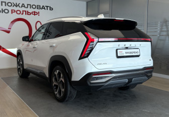 Подержанный автомобиль Geely Atlas 2024 года (6 фото)