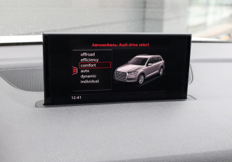 Подержанный автомобиль Audi Q7 2016 года (19 фото)