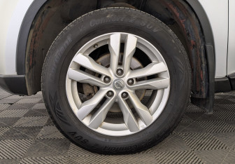 Подержанный автомобиль Nissan X-Trail 2013 года (12 фото)