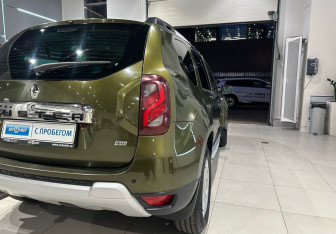 Подержанный автомобиль Renault Duster 2015 года (9 фото)